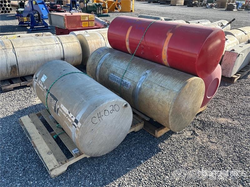 Quantity of (4) Diesel Fuel Tank Zbiorniki paliw i płynów eksploatacyjnych