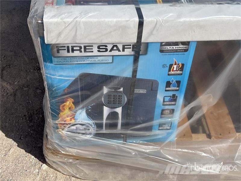 Quantity of (4) First Alert Fire & Water Proof Saf مكونات أخرى