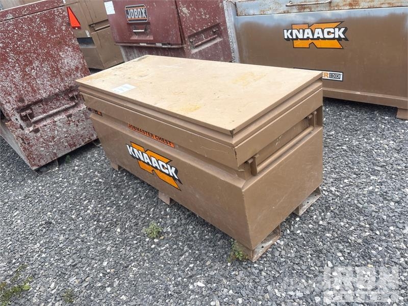  Quantity of (4) Gang Boxes 60 مكونات أخرى