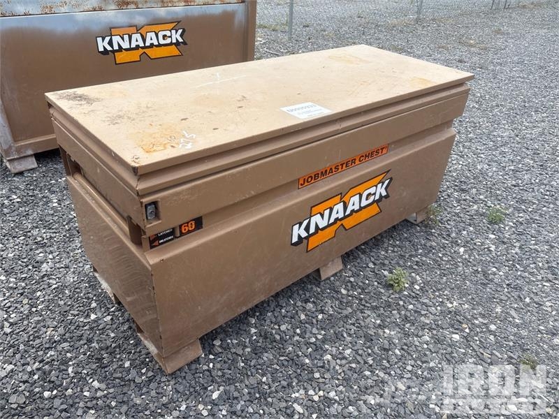  Quantity of (4) Gang Boxes 60 مكونات أخرى