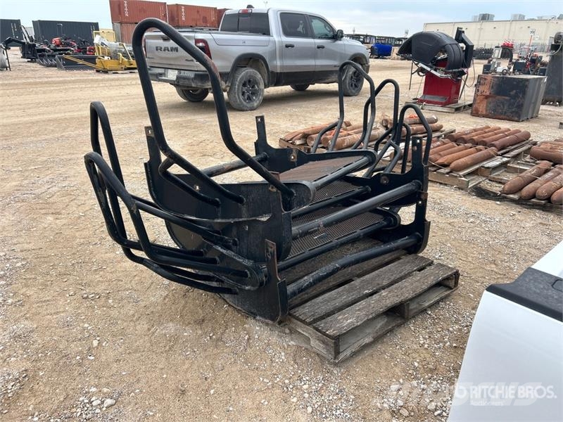  Quantity of (4) Grill guards معدات النقل - غير ذلك