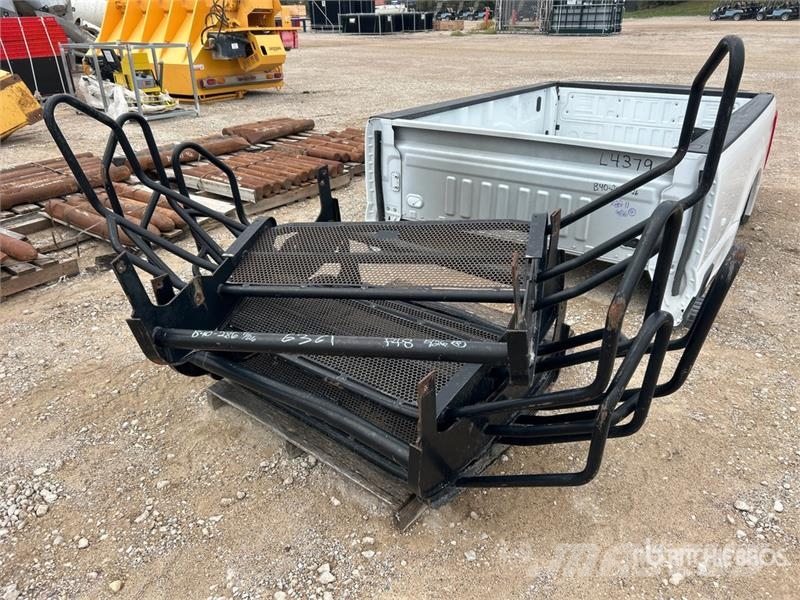  Quantity of (4) Grill guards معدات النقل - غير ذلك