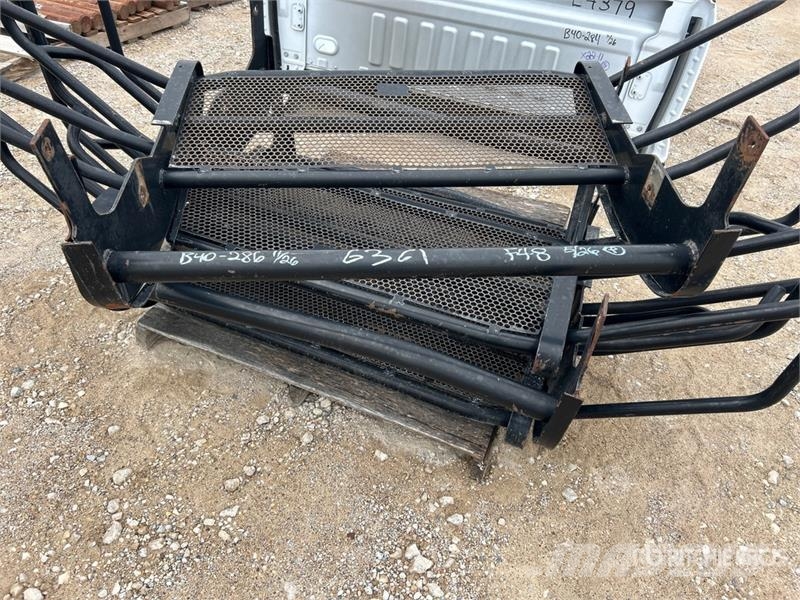  Quantity of (4) Grill guards معدات النقل - غير ذلك