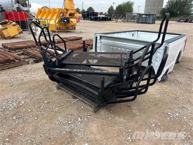  Quantity of (4) Grill guards معدات النقل - غير ذلك