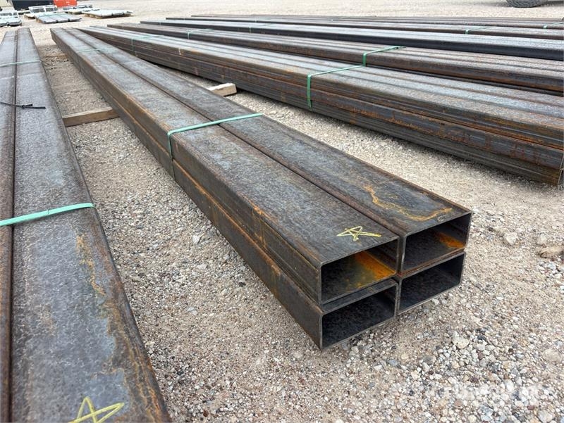 Quantity of (4) Kit Containers 3 in x 6 in x 23 f Treuils, palans et monte-charge