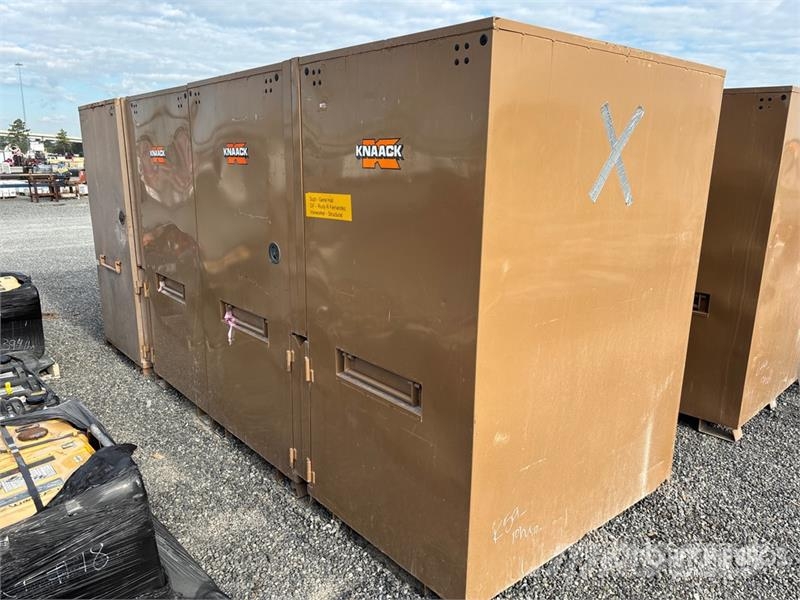 Quantity of (4) Knaack Job Site Box Drugi deli