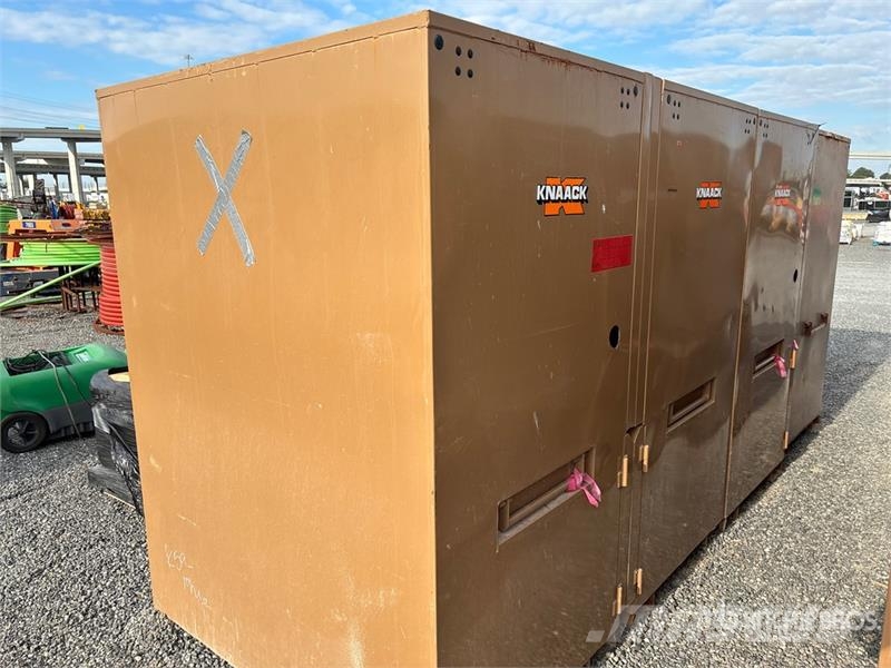 Quantity of (4) Knaack Job Site Box Drugi deli
