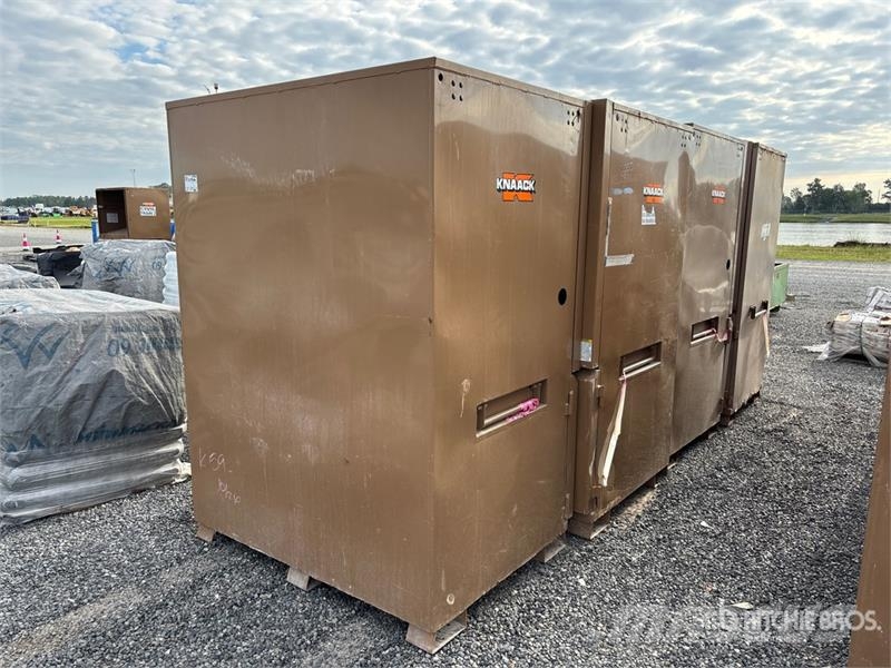 Quantity of (4) Knaack Job Site Box Drugi deli