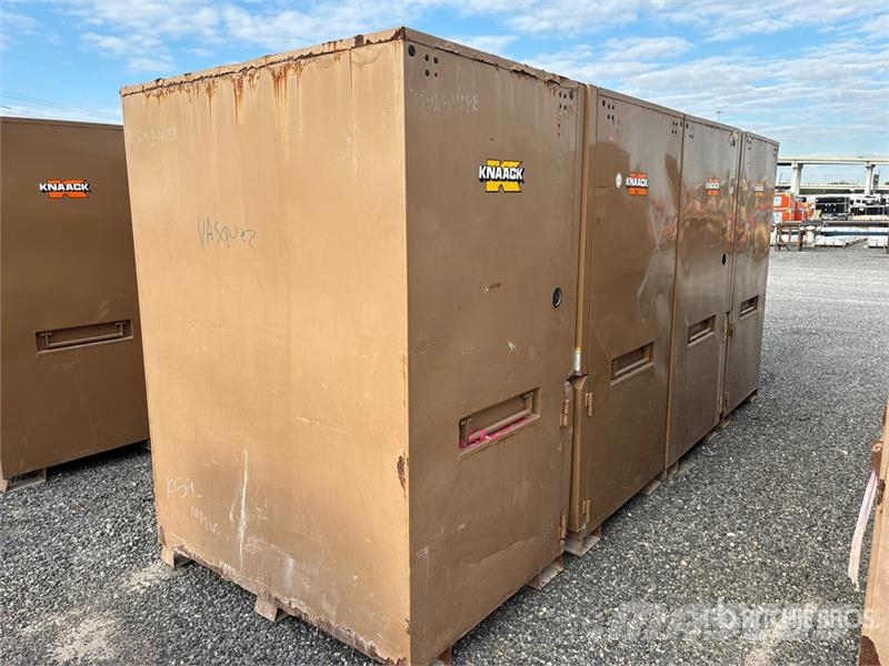 Quantity of (4) Knaack Job Site Box Drugi deli