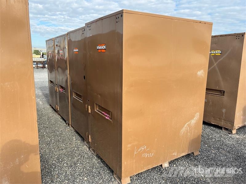 Quantity of (4) Knaack Job Site Box Drugi deli