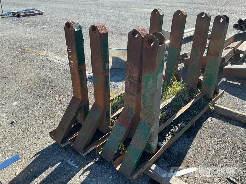  Quantity of (4) McLendon Trailer Landing Gear Legs Drugi deli