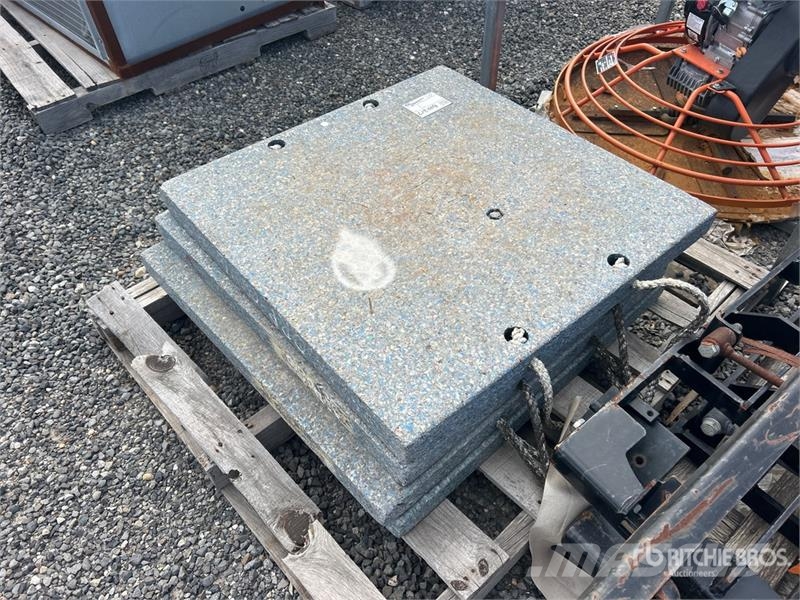 Quantity of (4) Outrigger Pads クレーン部品と設備