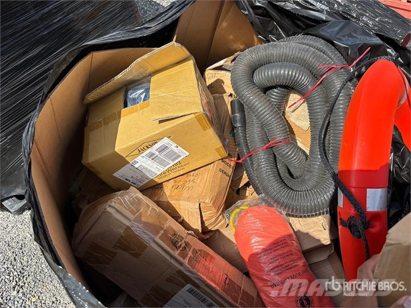  Quantity of (4) Pallets of Contractor supplies Sonstige Baumaschinen