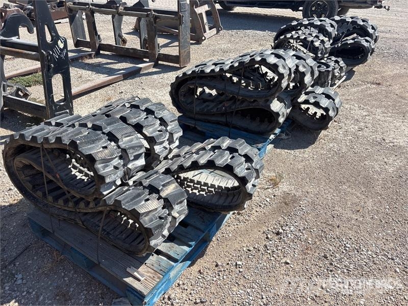 Quantity of (4) Pallets of Assorted Rubber Tracks 其他組件