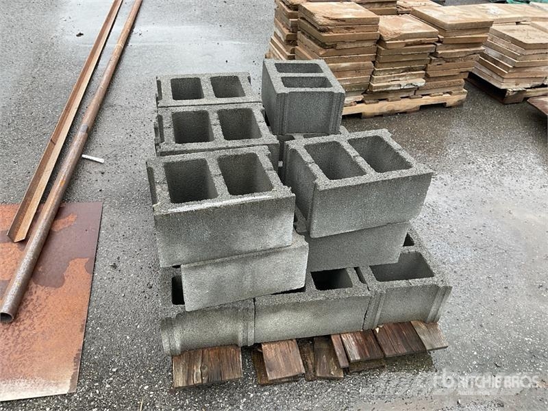 Quantity of (4) Pallets of Landscape Stones Andet tilbehør