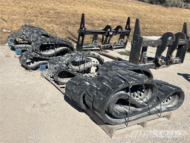 Quantity of (4) Pallets of Assorted Rubber Tracks 其他組件