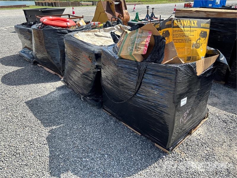  Quantity of (4) Pallets of Contractor supplies Sonstige Baumaschinen