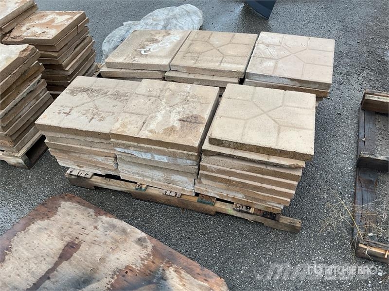 Quantity of (4) Pallets of Landscape Stones Andet tilbehør