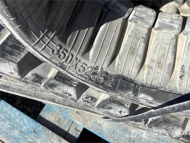 Quantity of (4) Pallets of Assorted Rubber Tracks 其他組件