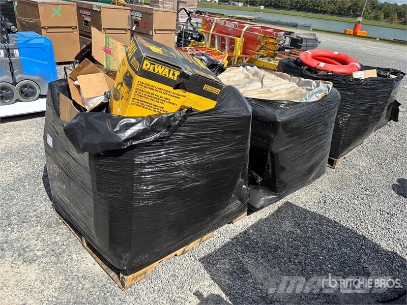  Quantity of (4) Pallets of Contractor supplies Sonstige Baumaschinen