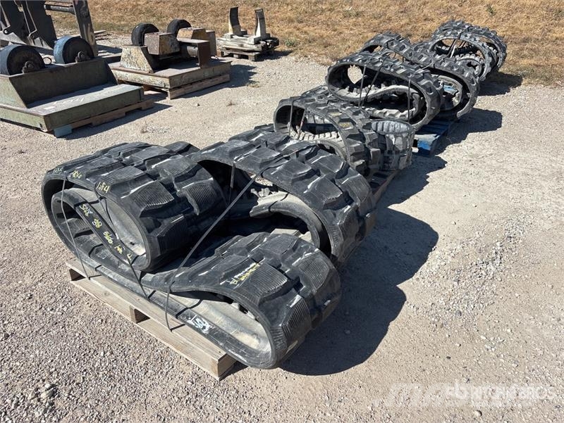 Quantity of (4) Pallets of Assorted Rubber Tracks 其他組件
