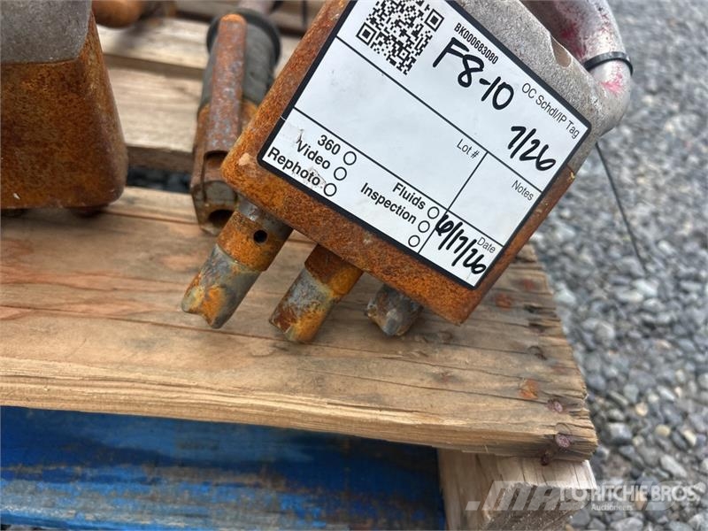 Quantity of (4) Pneumatic 3 Head Scabbler 건설 장비 - 기타