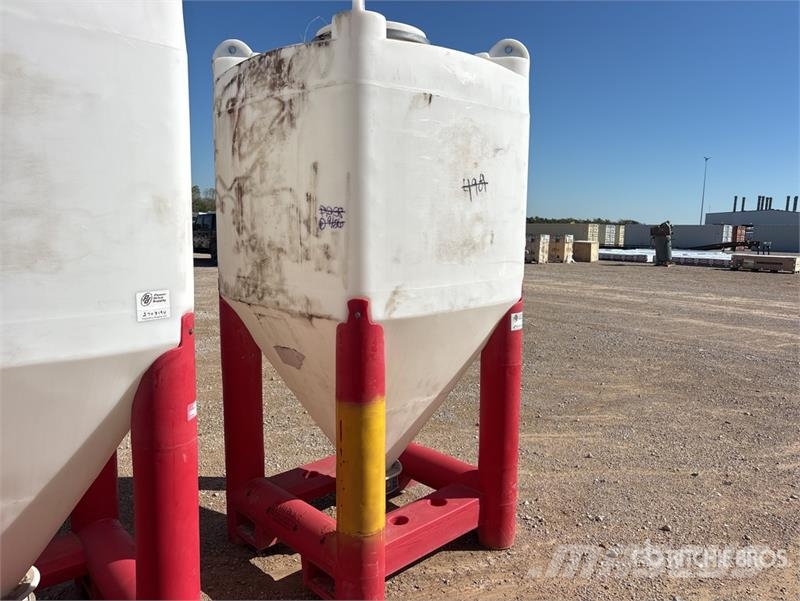 Quantity of (4) Snyder Flowmaster Plastic Hopper 其他
