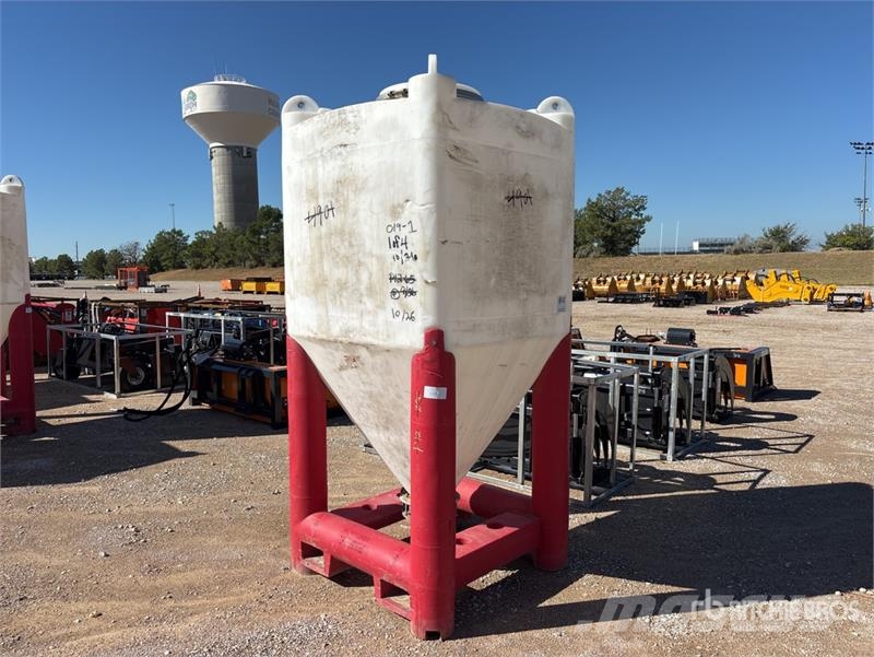 Quantity of (4) Snyder Flowmaster Plastic Hopper 其他