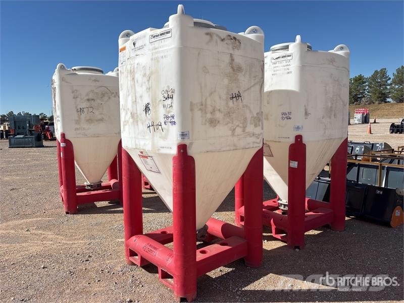 Quantity of (4) Snyder Flowmaster Plastic Hopper 其他