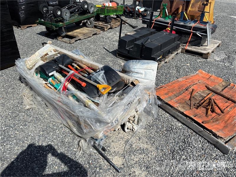  Quantity of (4) Truck bed Tool Box 建設機械 -　その他