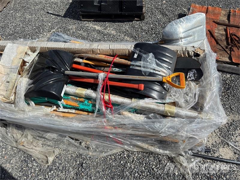  Quantity of (4) Truck bed Tool Box 建設機械 -　その他