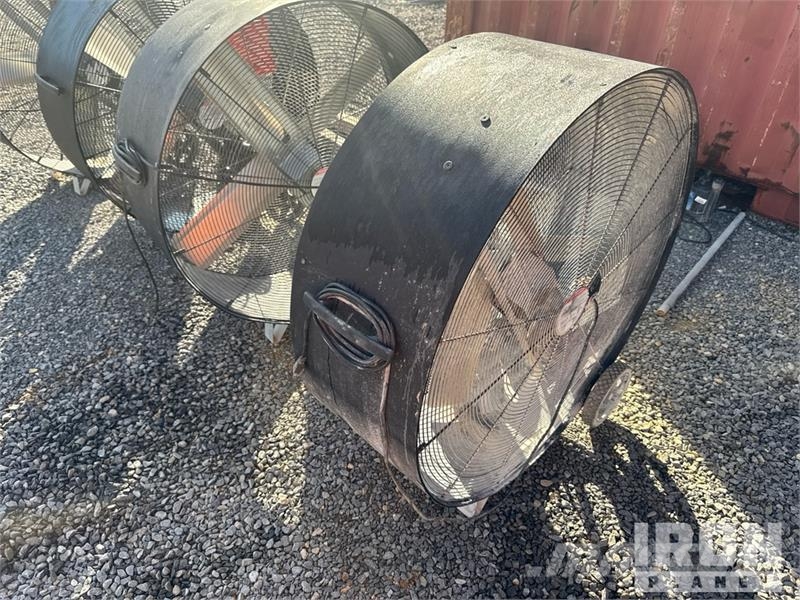  Quantity of (4) Uline 4 fans Fan مكونات أخرى