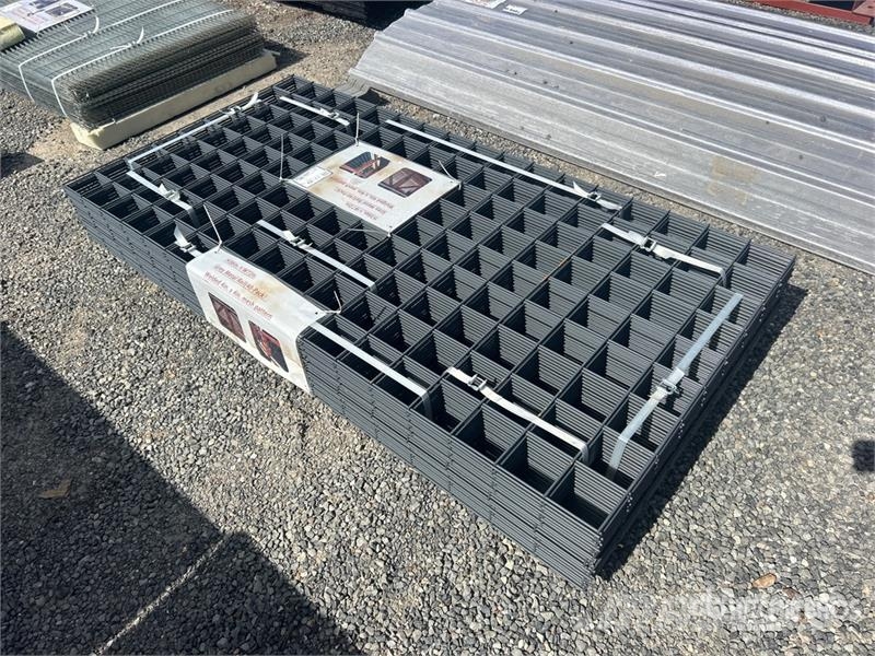 Quantity of (40) 3 ft x 6 ft Gray Metal Rail Panel Pacēlāji, vinčas un materiālu lifti