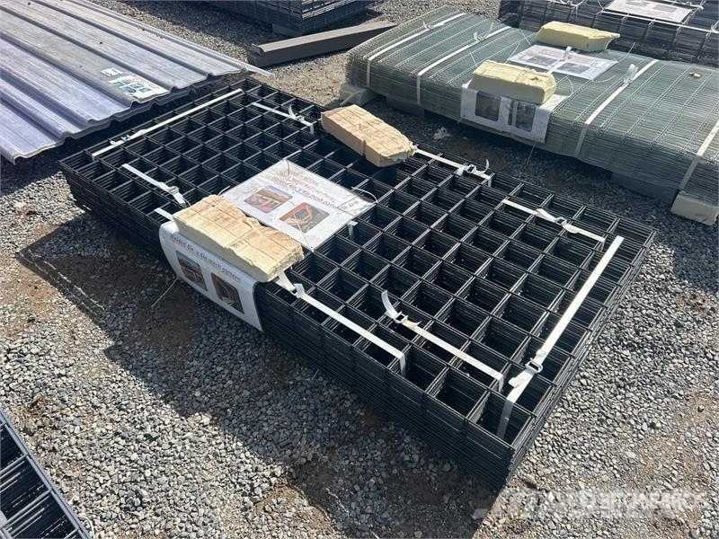  Quantity of (40) 3 ft x 6 ft Black Metal Rail Pane Pacēlāji, vinčas un materiālu lifti