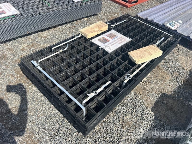  Quantity of (40) 3 ft x 6 ft Black Metal Rail Pane Pacēlāji, vinčas un materiālu lifti