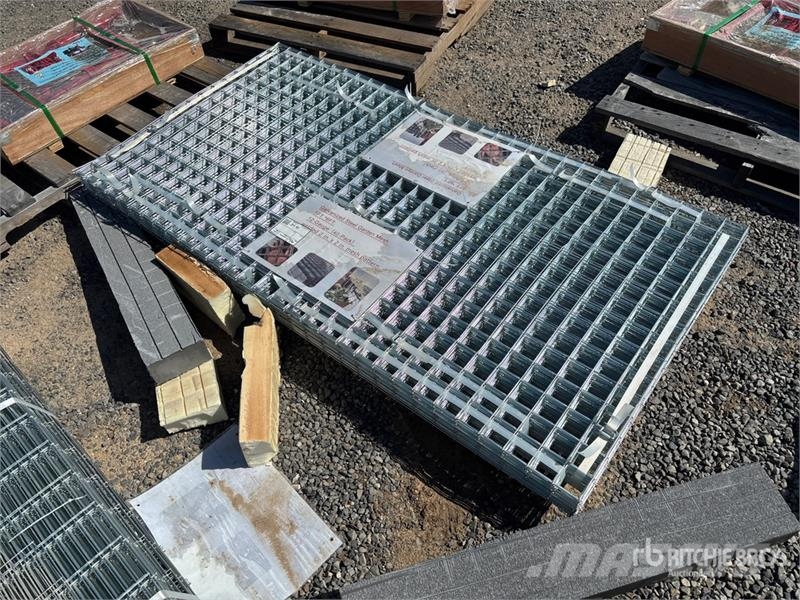  Quantity of (40) 3 ft x 6 ft Galvanized Garden Mes Otra maquinaria agrícola