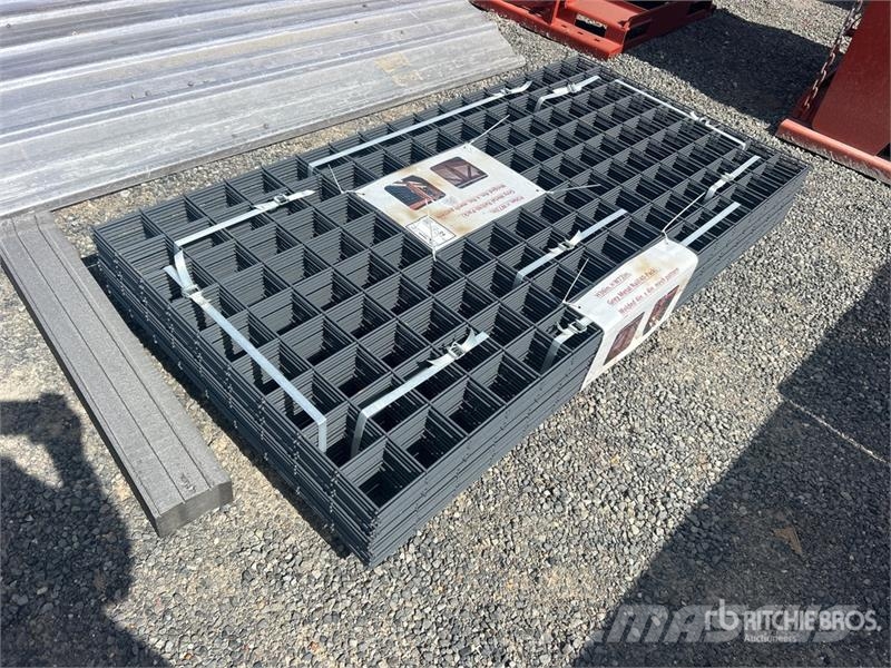 Quantity of (40) 3 ft x 6 ft Gray Metal Rail Panel Pacēlāji, vinčas un materiālu lifti