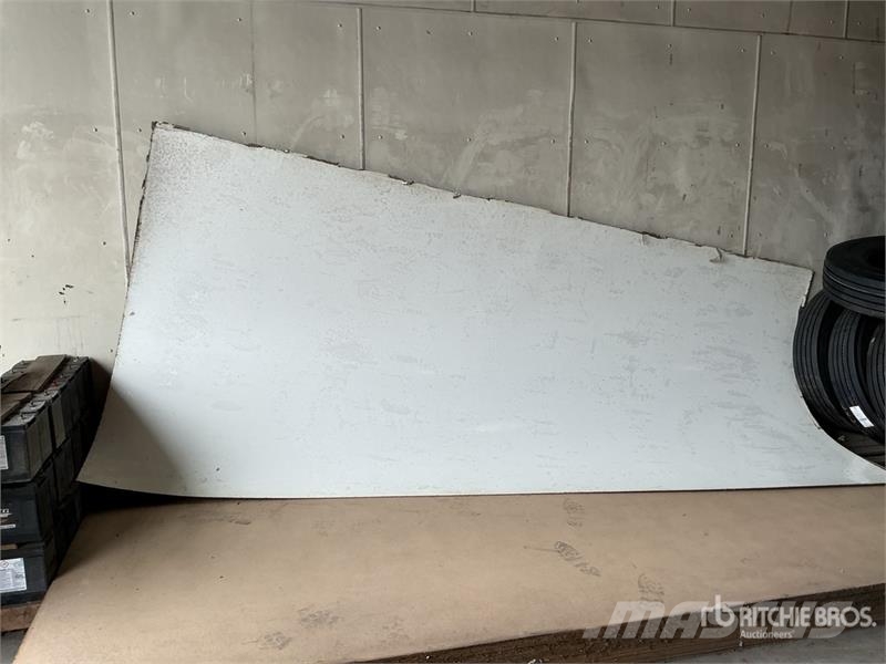 Quantity of (42) 6 ft 6 in x 13 ft 6 in Formica Pa Vintsid, telfrid ja materjaliliftid