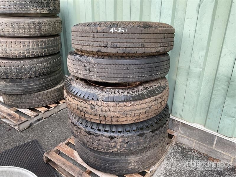Quantity of (5) 11R20 Tires w/(3) Wheels Transport - Inne