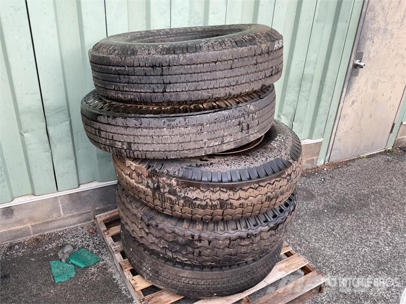 Quantity of (5) 11R20 Tires w/(3) Wheels Transport - Inne