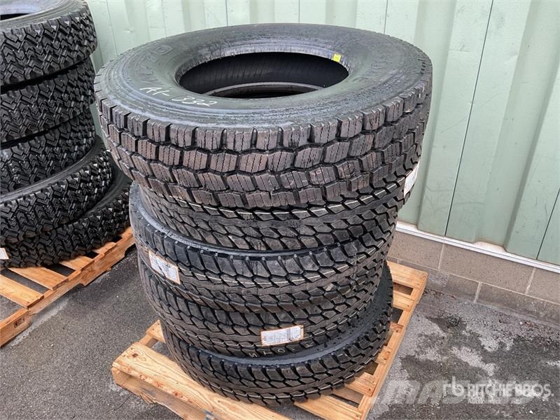 Quantity of (5) 11R22.5 Tires Transport - Inne