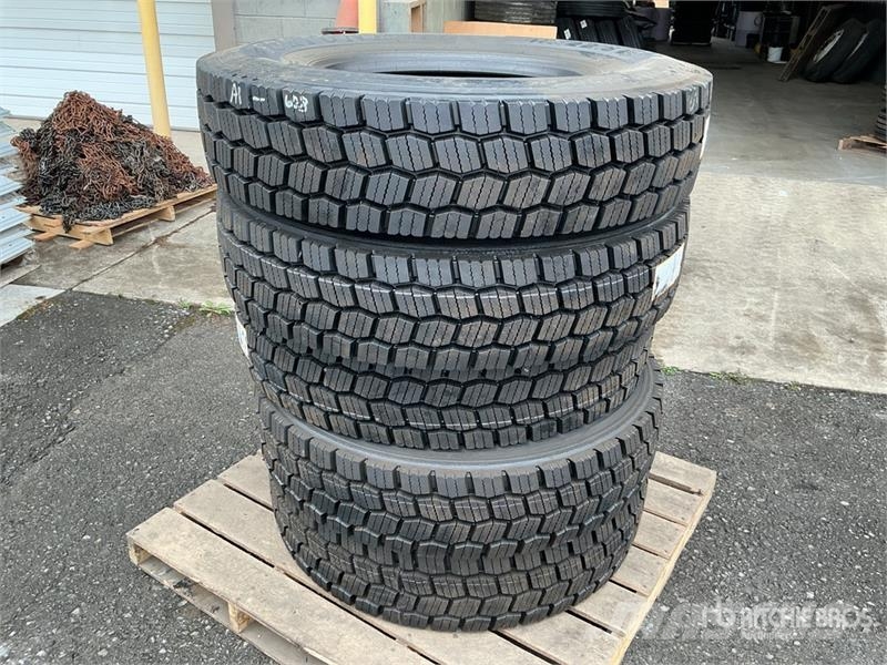 Quantity of (5) 11R22.5 Recapped Tires 輪胎、車輪和輪圈