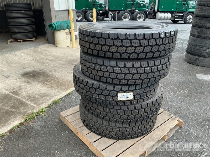 Quantity of (5) 11R22.5 Recapped Tires 輪胎、車輪和輪圈