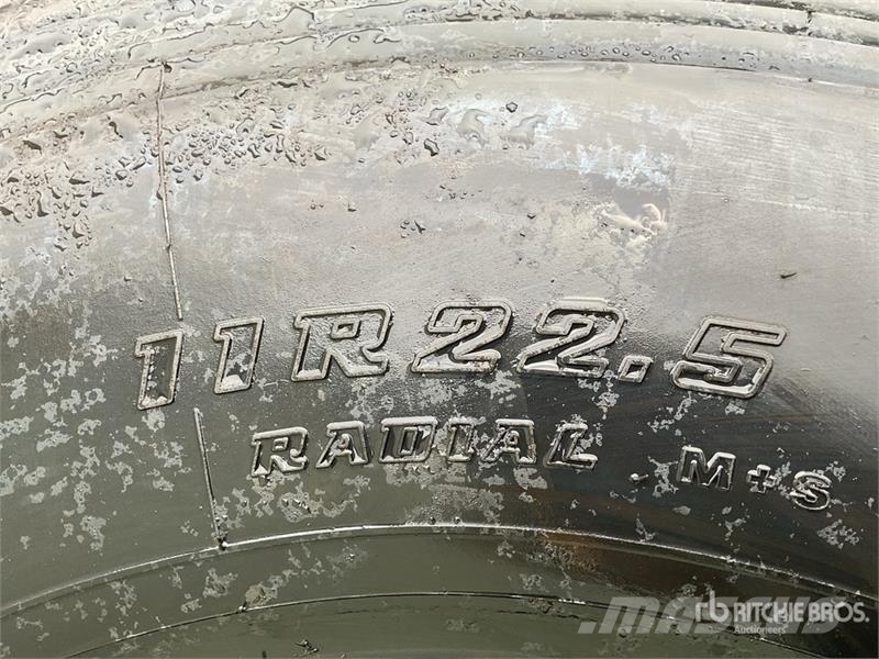 Quantity of (5) 11R22.5 Tires Transport - Inne