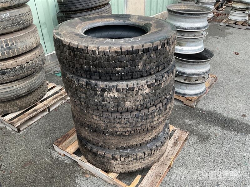 Quantity of (5) 11R22.5 Tires Transport - Inne