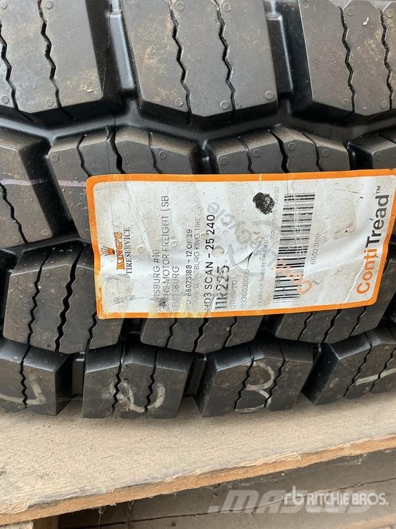 Quantity of (5) 11R22.5 Recapped Tires 輪胎、車輪和輪圈