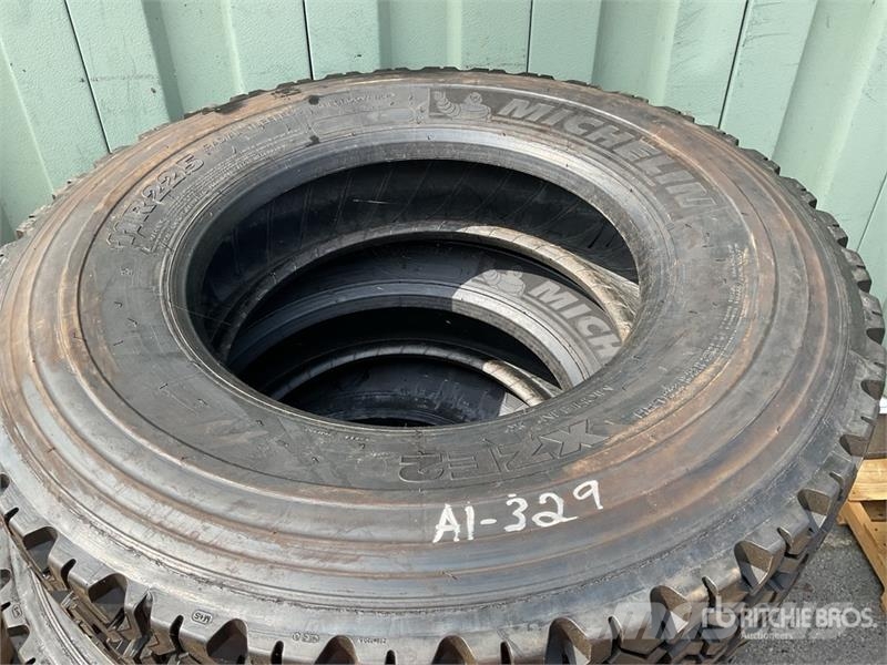 Quantity of (5) 11R22.5 Tires Transport – ostalo