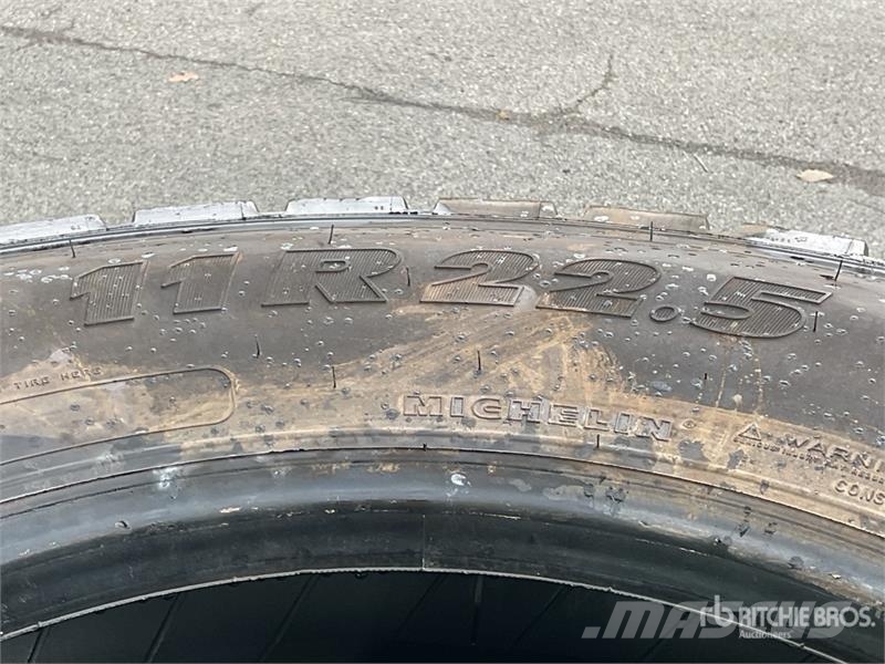 Quantity of (5) 11R22.5 Tires Transport - Inne