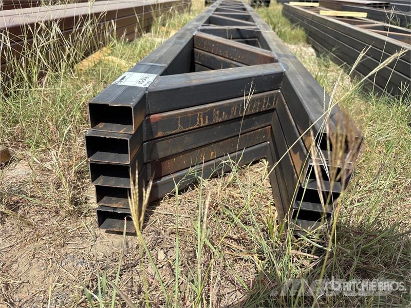 Quantity of (5) 18 in x 20 ft Metal Trusses (Unuse その他部品