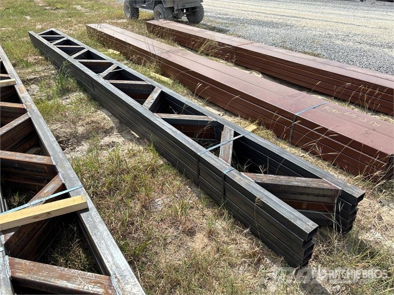 Quantity of (5) 18 in x 20 ft Metal Trusses (Unuse その他部品